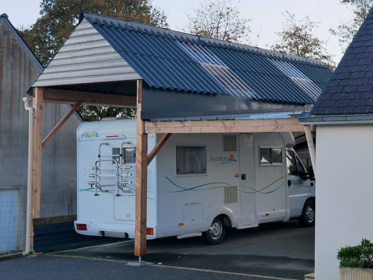 Carport pour voiture et camping-car - Menuiserie Ollivier